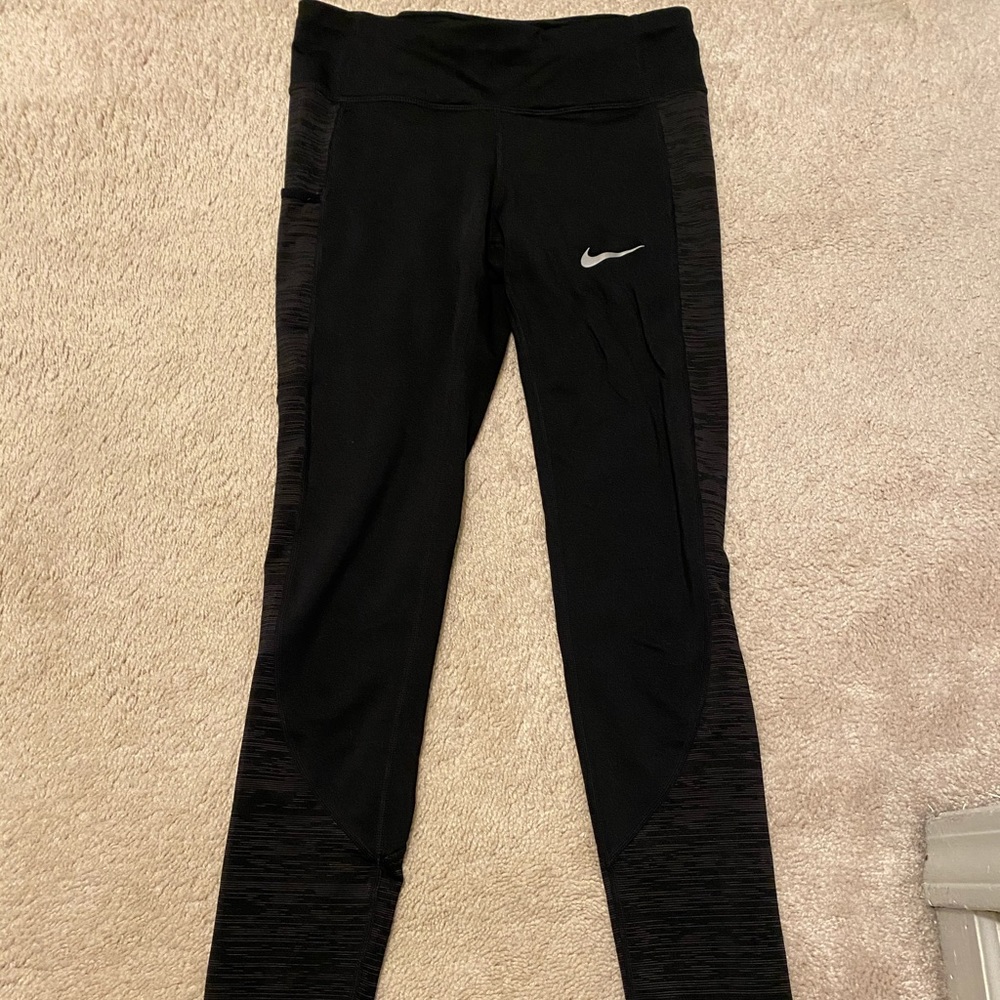 BLACK NIKE LEGGINGS W STRIPE DESIGN